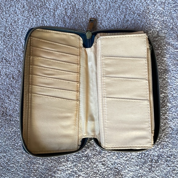 Travelon Leopard Print Wallet/Wristlet - Picture 4 of 7